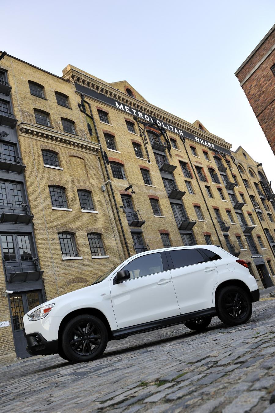  Mitsubishi ASX Black 2011 года  (UK) (фото 50 из 109)